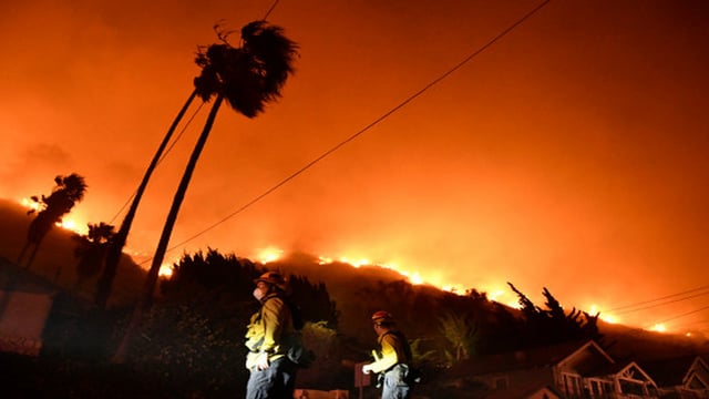Approaching wildfire threat