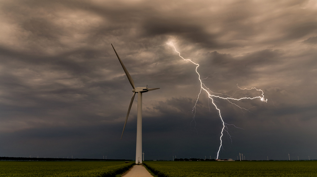 Lightning threat to wind turbine