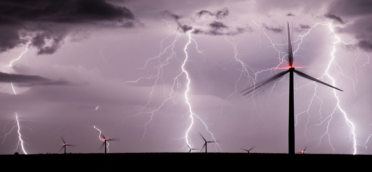 Turbine_lightning_shutterstock_106444313_small