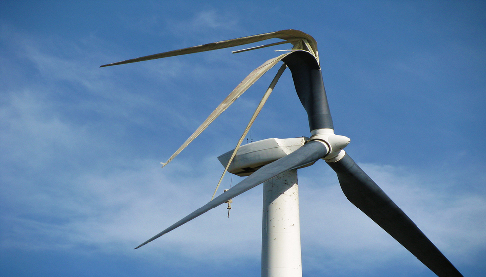 Lightning damage to turbine blade Lightning damage to turbine blade